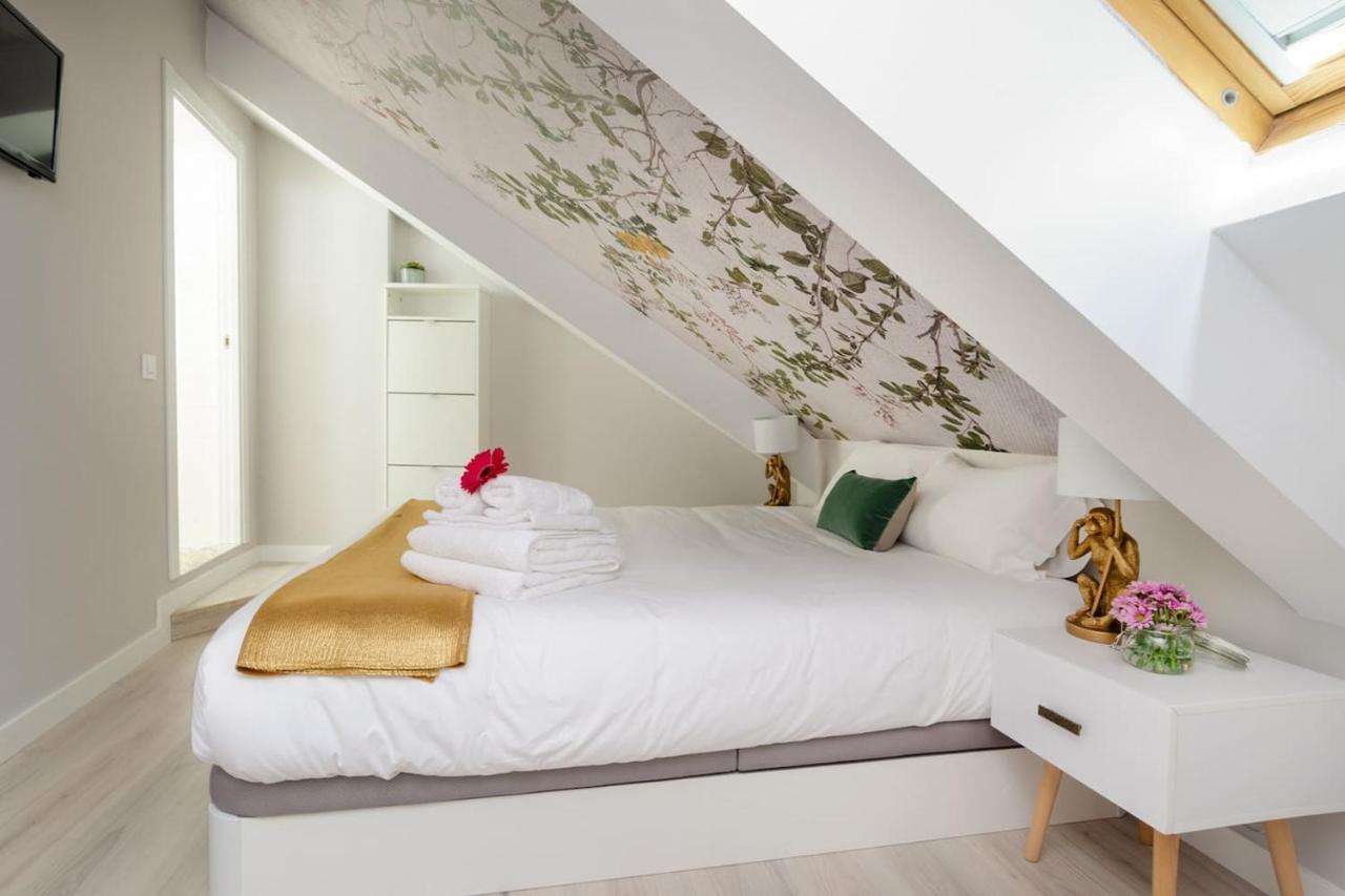 Precioso Atico Con Terraza En El Centro De Madrid Amazing Penthouse In Madrid Center Apartment Exterior photo